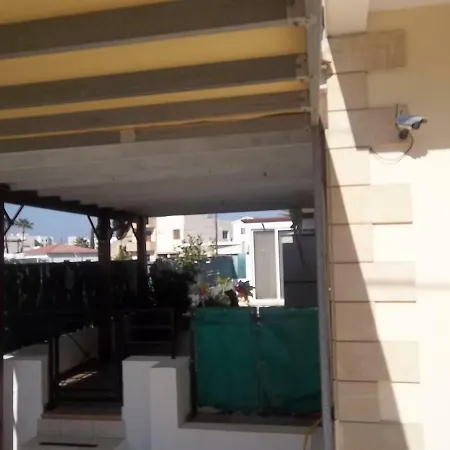 Large Ground Floor 2 Bedrooms American Academy Cy Larnaca