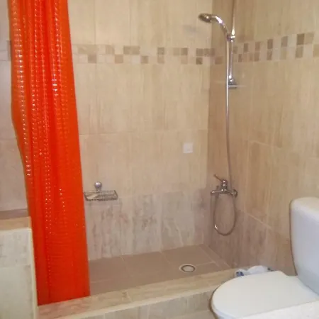 Large Ground Floor 2 Bedrooms American Academy Cy