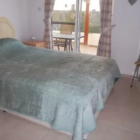 Lägenhet Large Ground Floor 2 Bedrooms American Academy Cy Larnaca