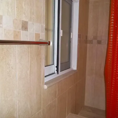 Large Ground Floor 2 Bedrooms American Academy Cy * Larnaca