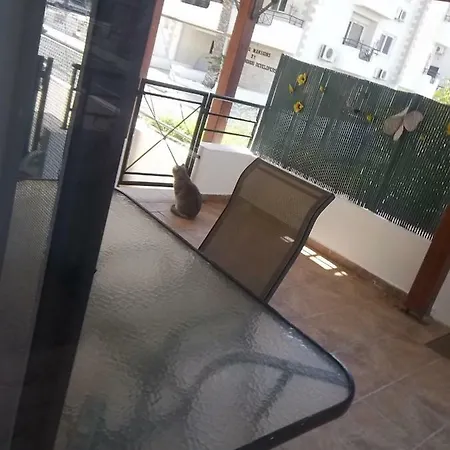 Appartamento Large Ground Floor 2 Bedrooms American Academy Cy *