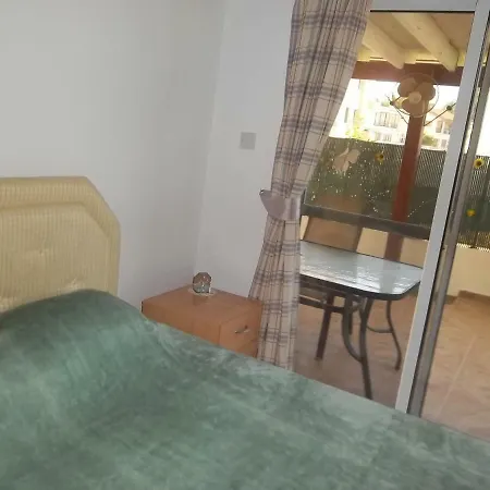 Appartamento Large Ground Floor 2 Bedrooms American Academy Cy *